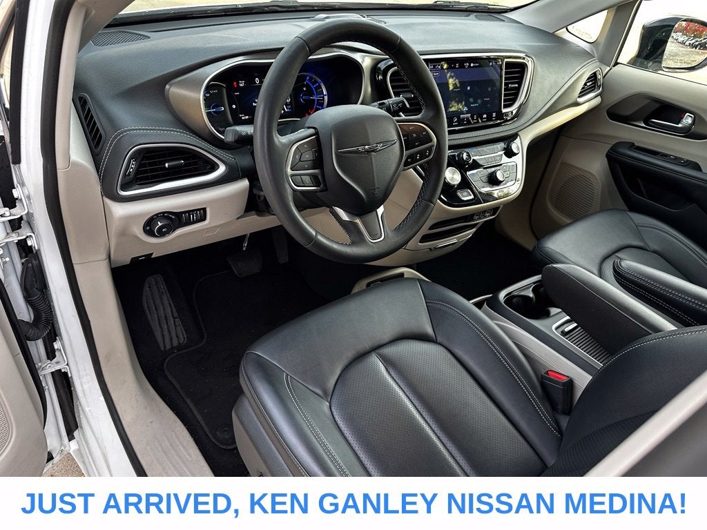 2024 Chrysler Pacifica Hybrid Select