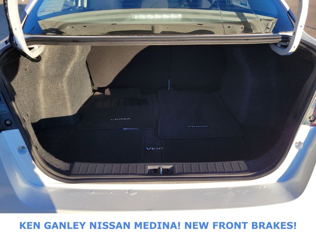 2022 Nissan Versa 1.6 SR