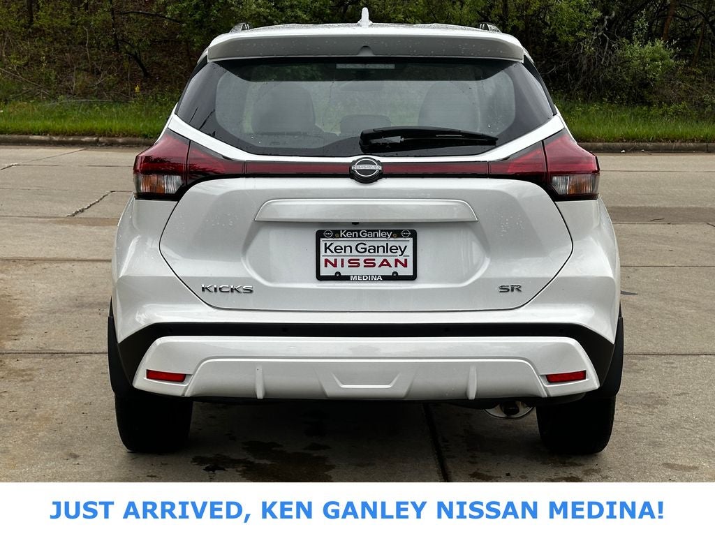 2023 Nissan Kicks SR