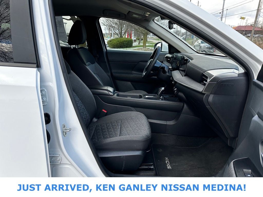 2025 Nissan Kicks SV