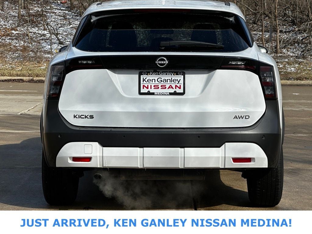 2025 Nissan Kicks SV