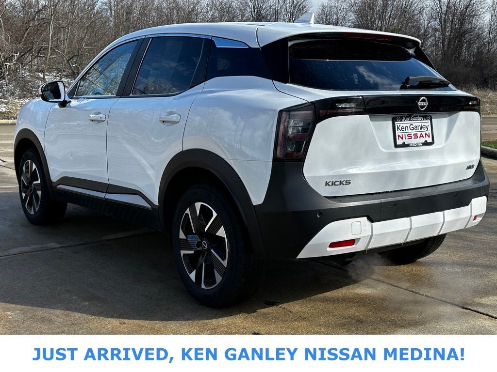 2025 Nissan Kicks SV