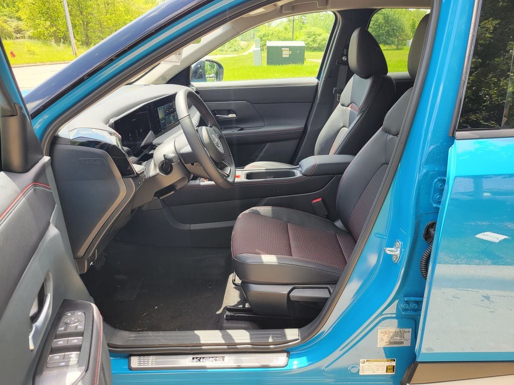 2025 Nissan Kicks SR