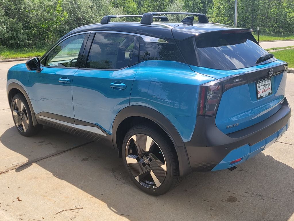 2025 Nissan Kicks SR