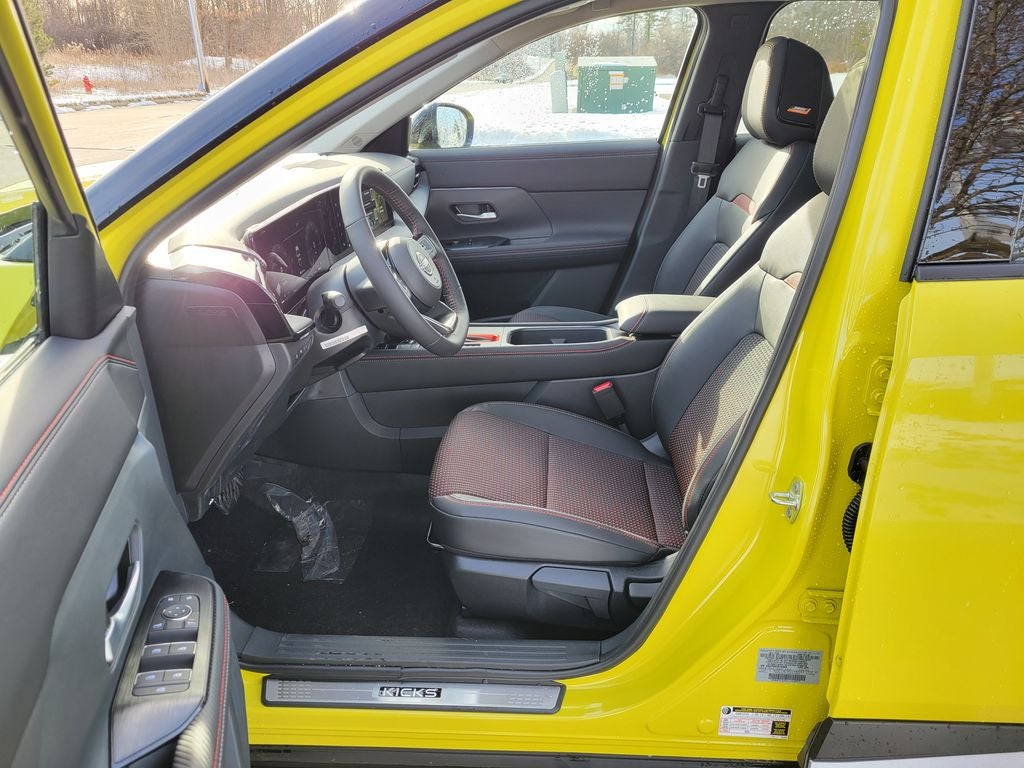 2025 Nissan Kicks SR