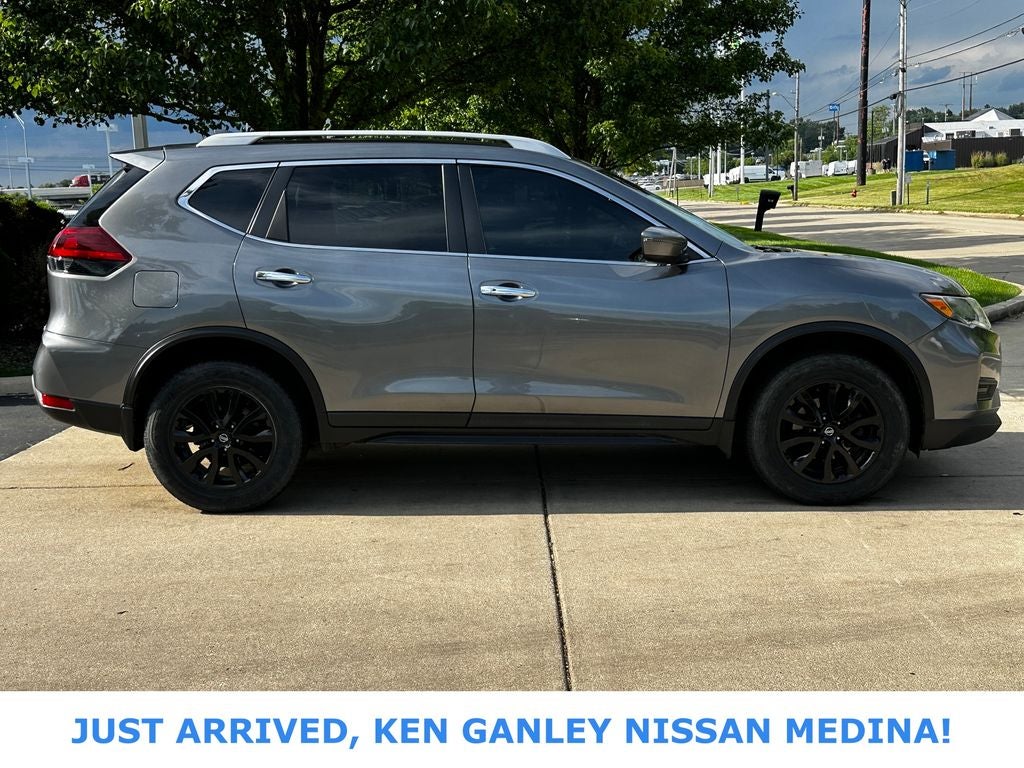 Used 2018 Nissan Rogue SV with VIN 5N1AT2MVXJC830512 for sale in Medina, OH
