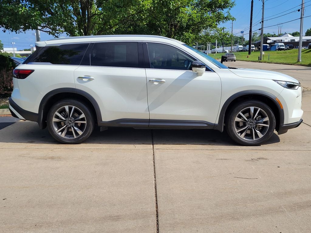 2023 INFINITI QX60 LUXE