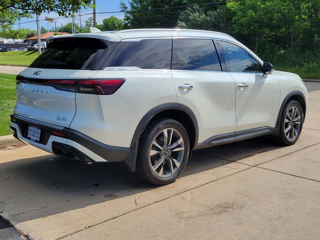 2023 INFINITI QX60 LUXE