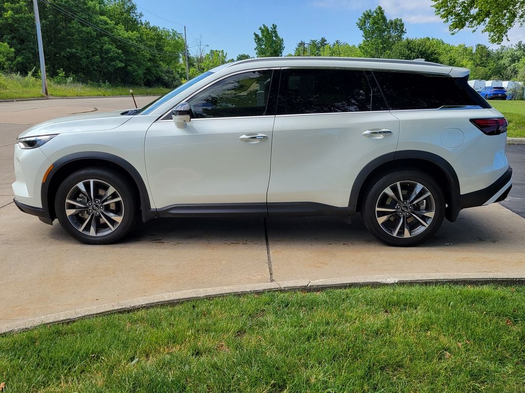 2023 INFINITI QX60 LUXE