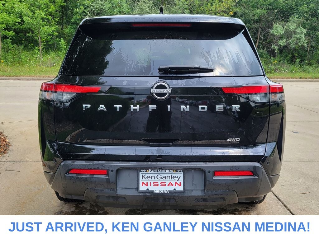 2022 Nissan Pathfinder S
