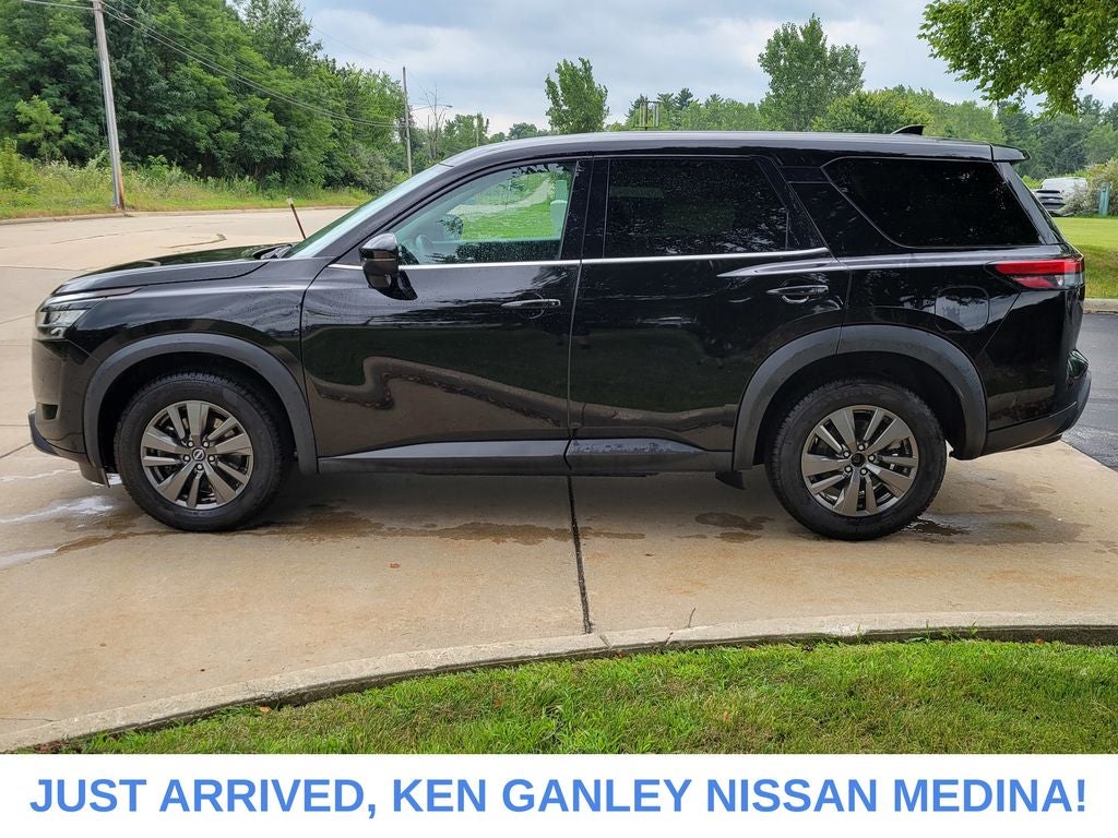 2022 Nissan Pathfinder S