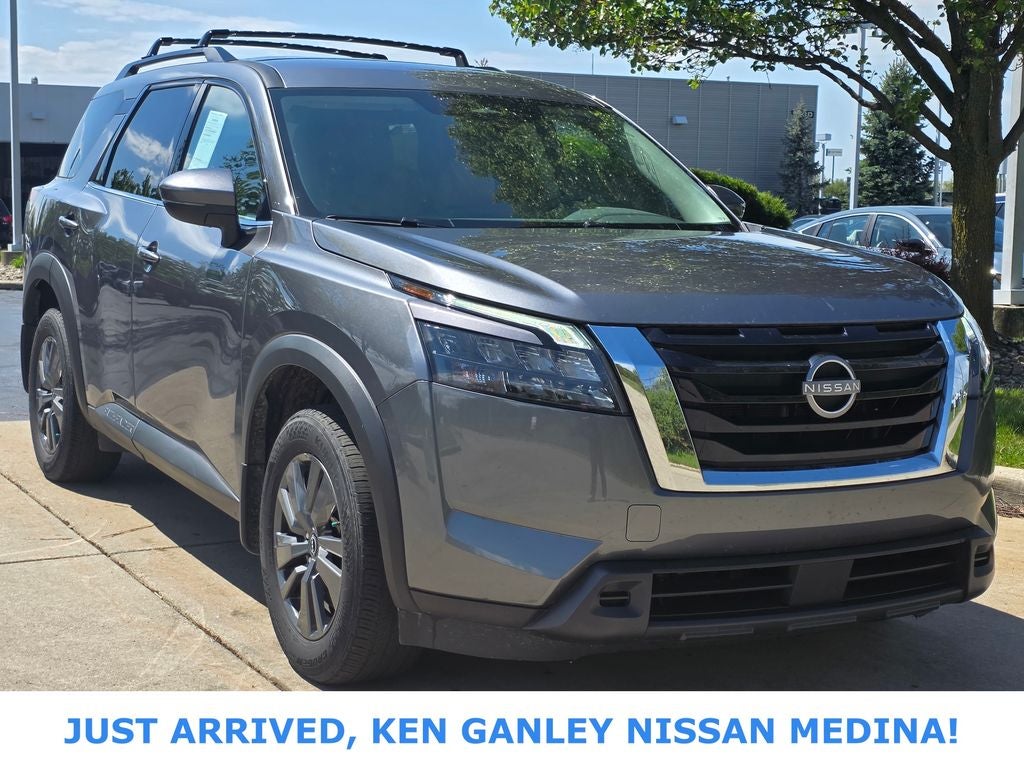 2023 Nissan Pathfinder SV