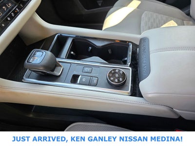 2023 Nissan Pathfinder SV