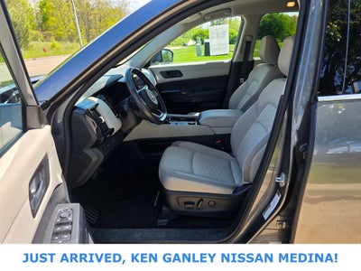2023 Nissan Pathfinder SV