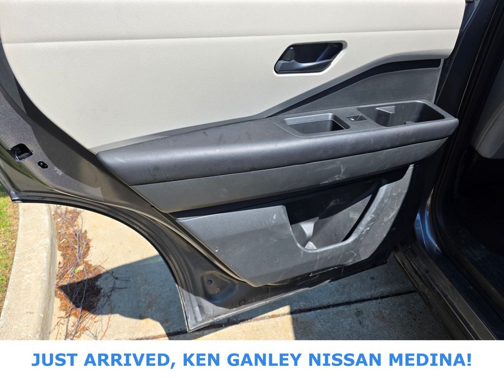 2023 Nissan Pathfinder SV