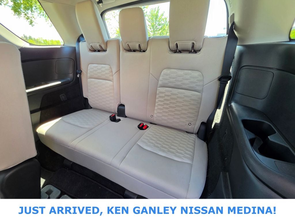 2023 Nissan Pathfinder SV