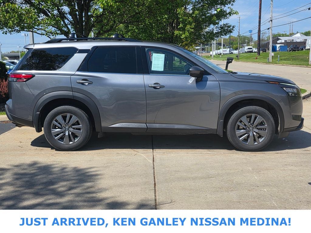 2023 Nissan Pathfinder SV