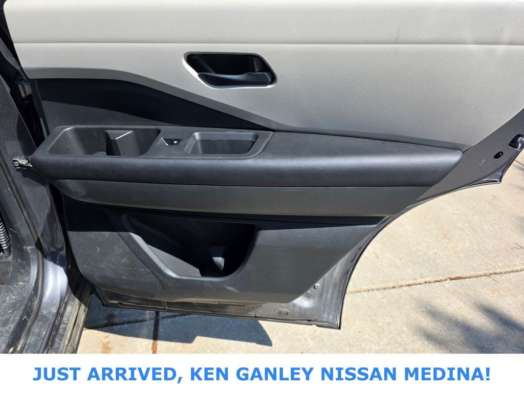 2023 Nissan Pathfinder SV