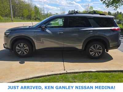 2023 Nissan Pathfinder SV