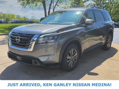 2023 Nissan Pathfinder SV