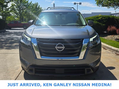 2023 Nissan Pathfinder SV
