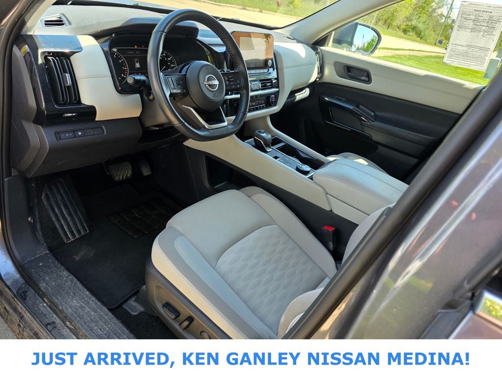 2023 Nissan Pathfinder SV