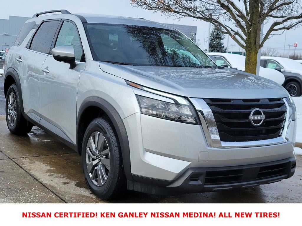 2025 Nissan Pathfinder SV