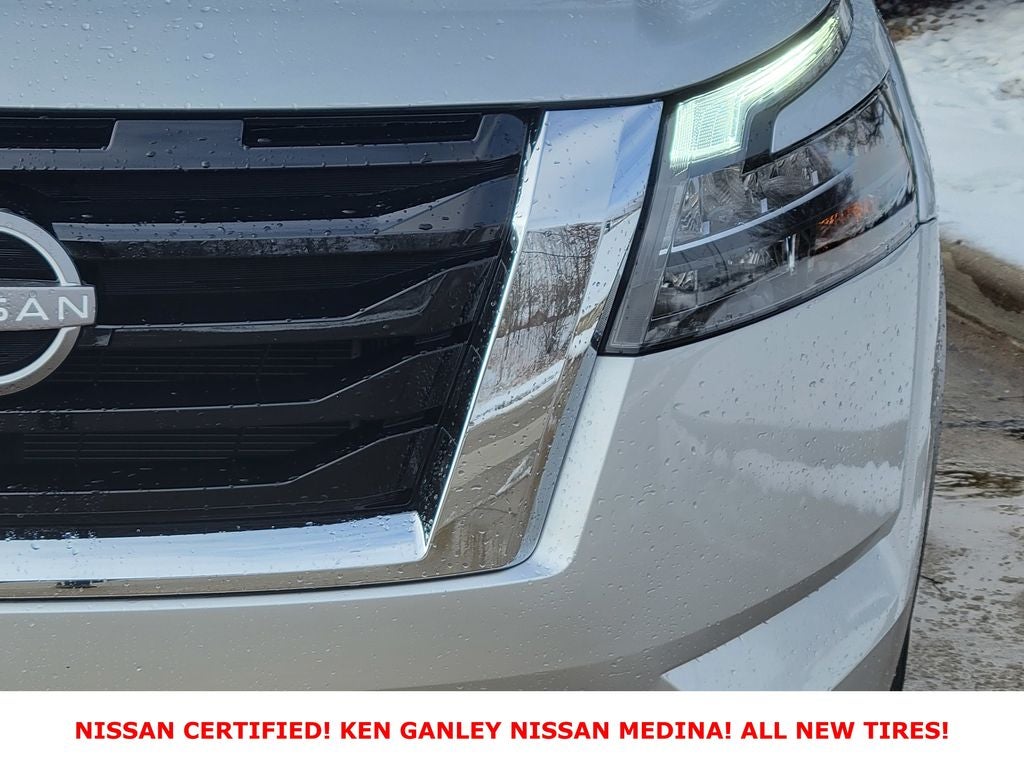 2025 Nissan Pathfinder SV