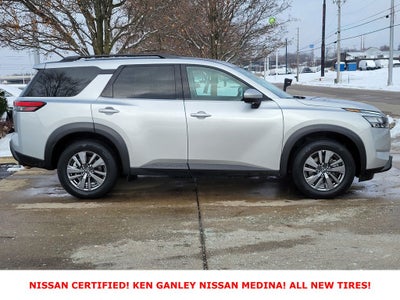 2025 Nissan Pathfinder SV