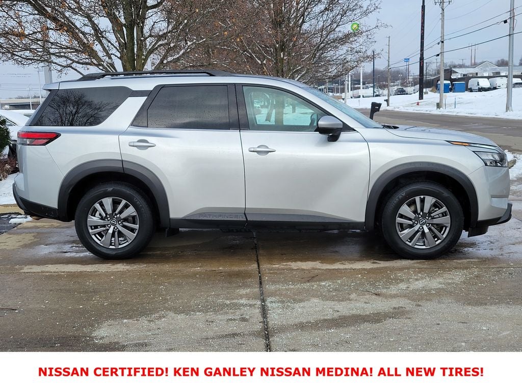 2025 Nissan Pathfinder SV