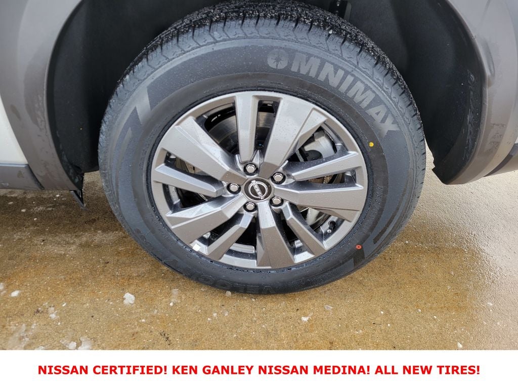 2025 Nissan Pathfinder SV