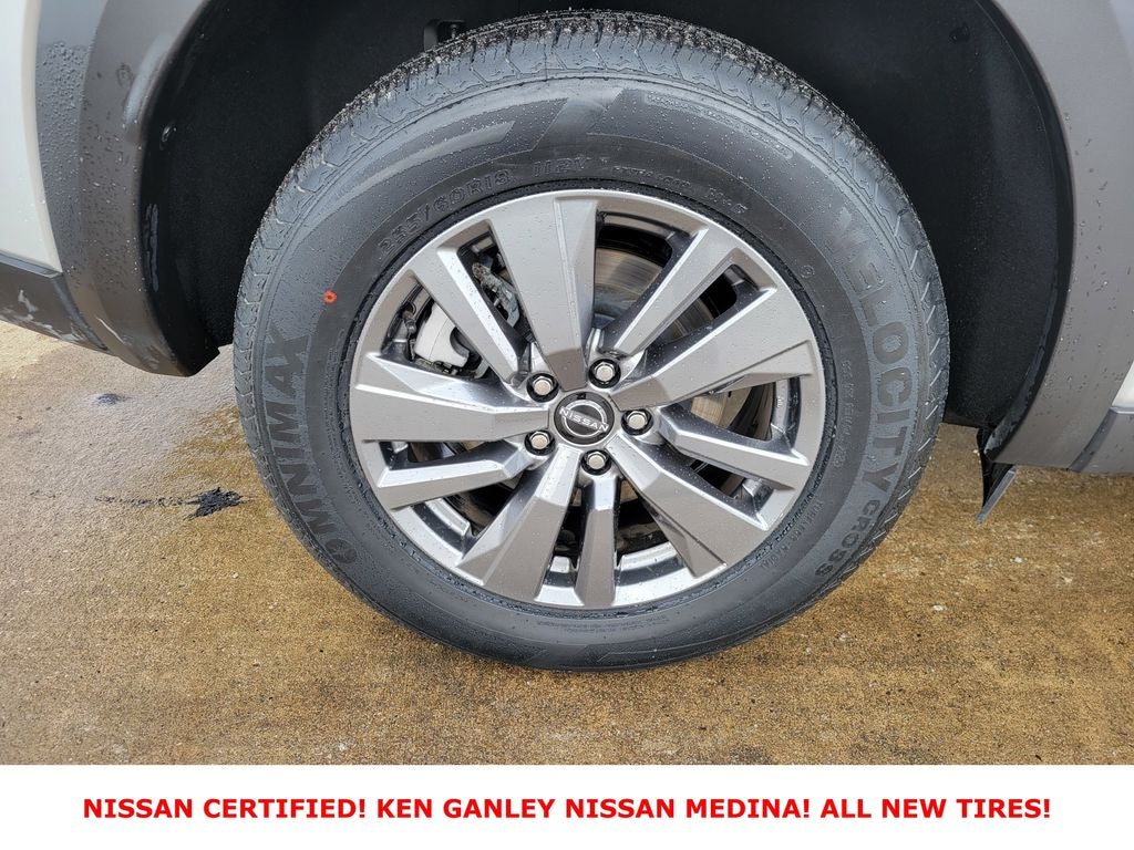 2025 Nissan Pathfinder SV