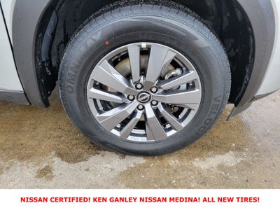 2025 Nissan Pathfinder SV