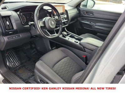 2025 Nissan Pathfinder SV