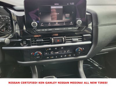 2025 Nissan Pathfinder SV