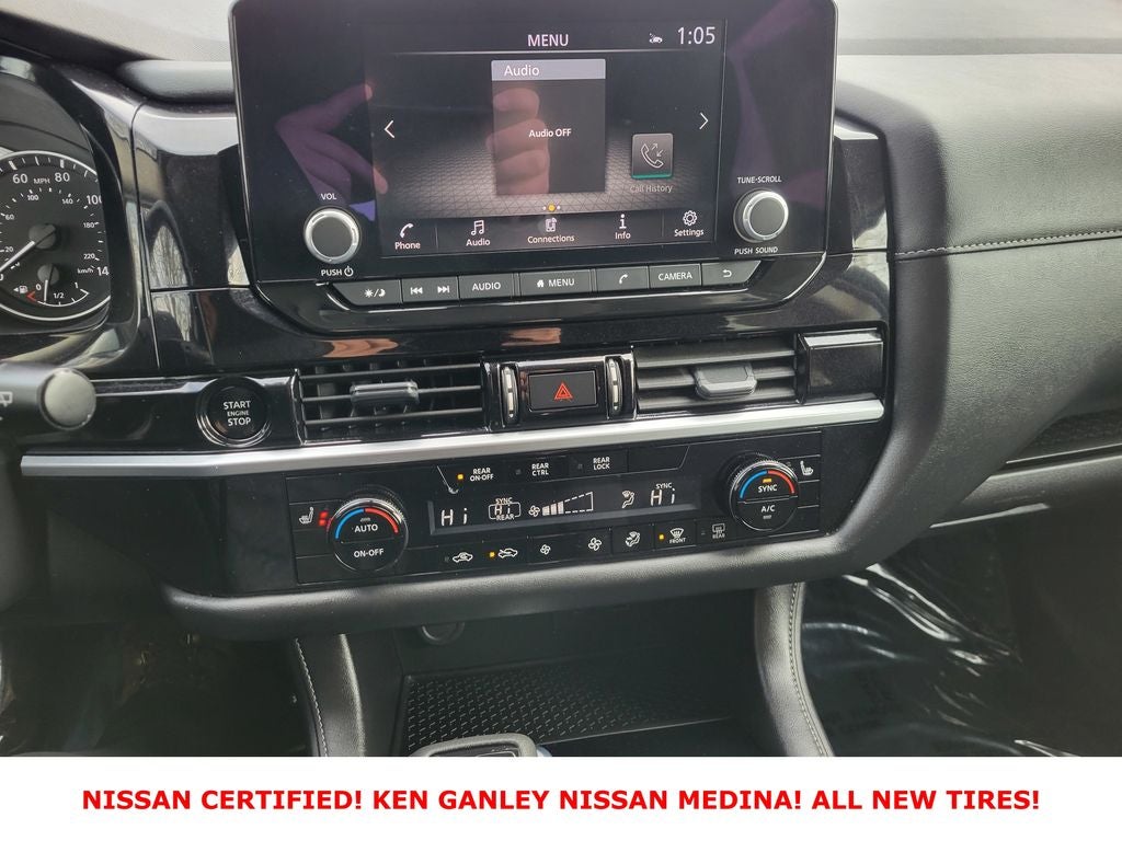 2025 Nissan Pathfinder SV