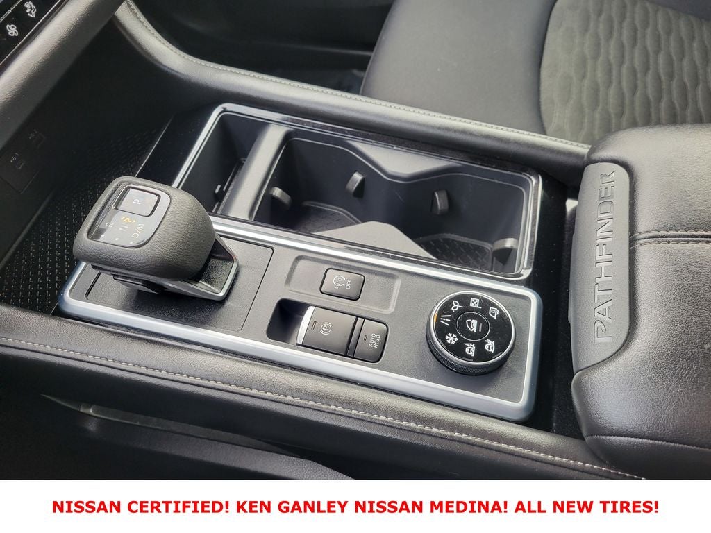 2025 Nissan Pathfinder SV