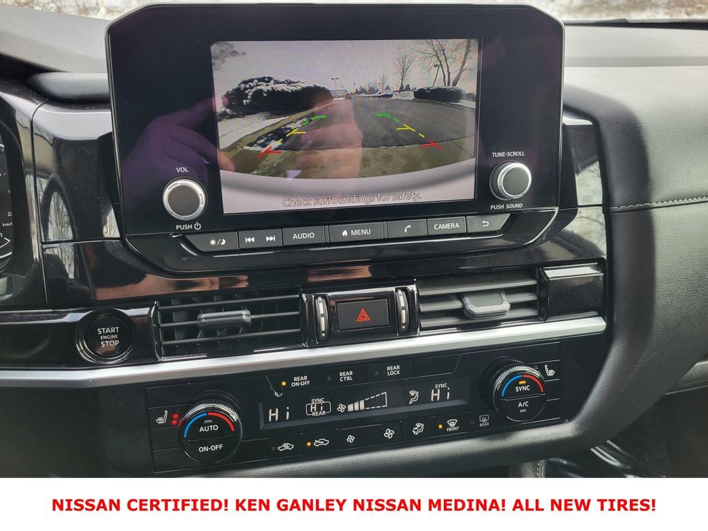 2025 Nissan Pathfinder SV