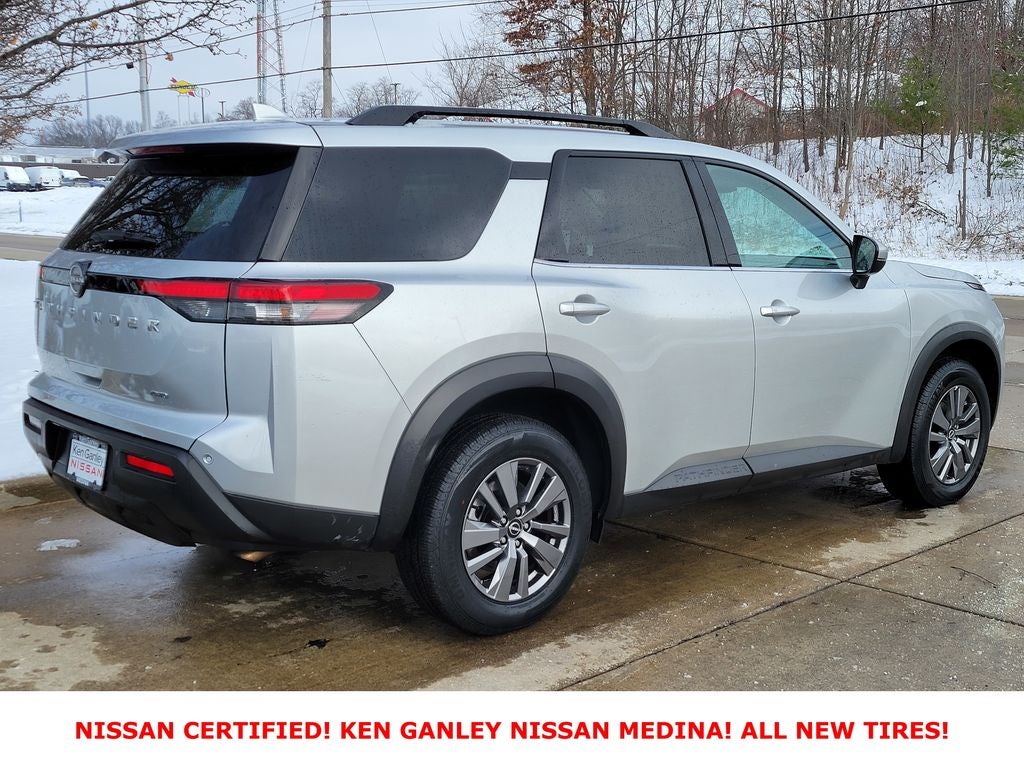 2025 Nissan Pathfinder SV