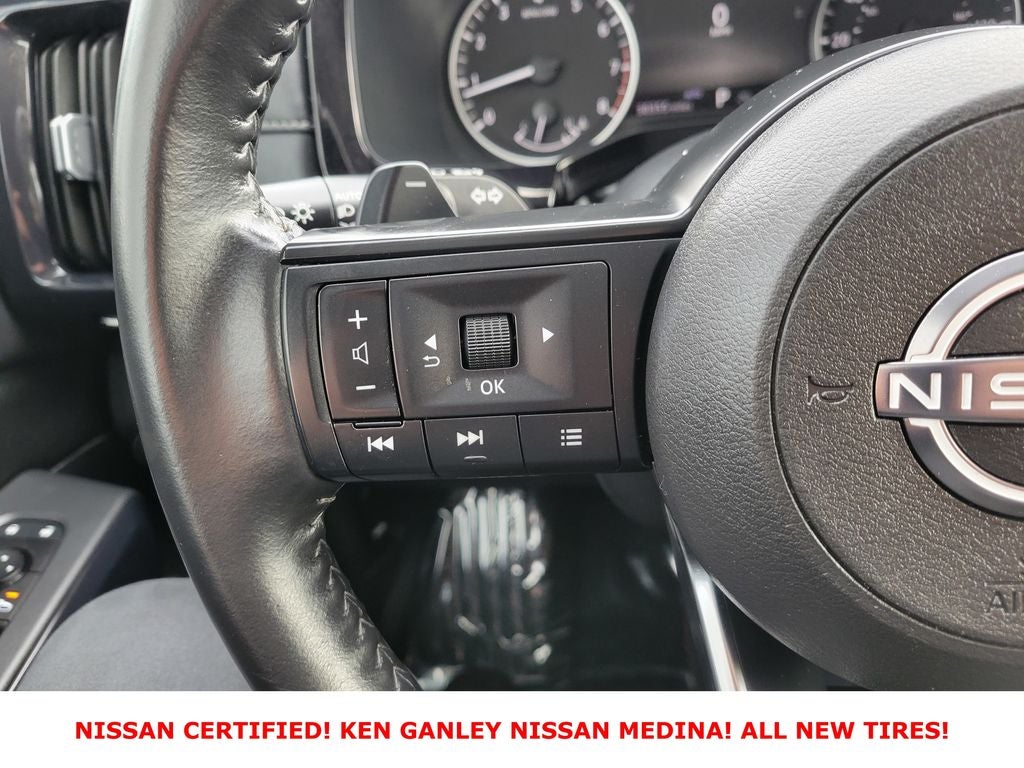 2025 Nissan Pathfinder SV