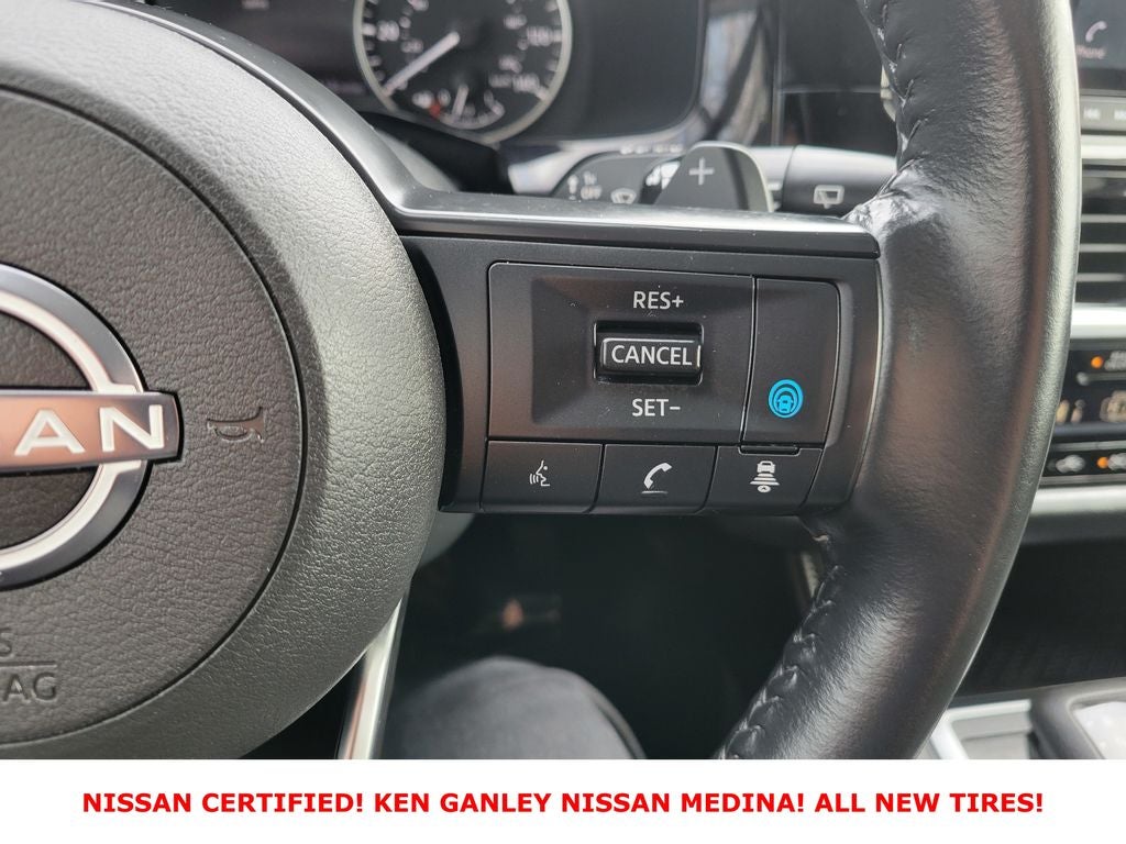 2025 Nissan Pathfinder SV