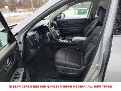 2025 Nissan Pathfinder SV