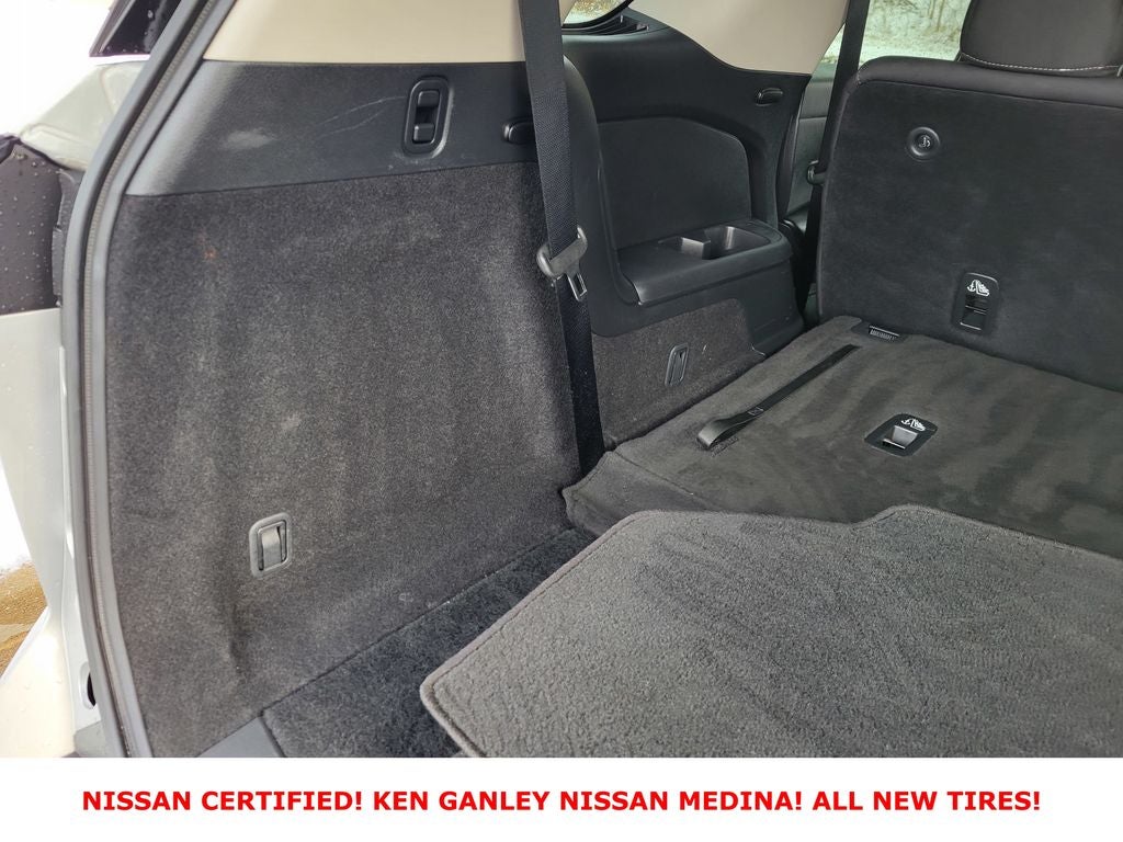 2025 Nissan Pathfinder SV