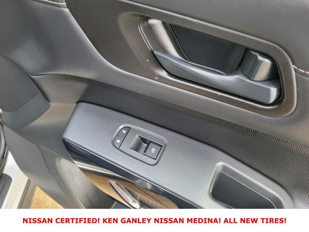 2025 Nissan Pathfinder SV