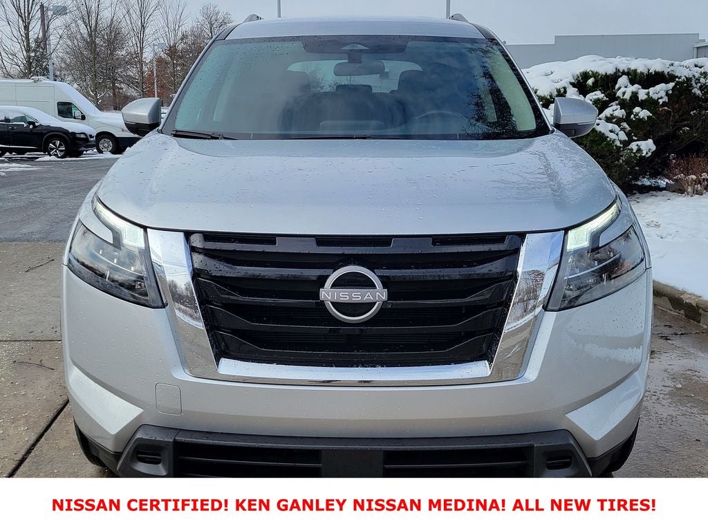 2025 Nissan Pathfinder SV