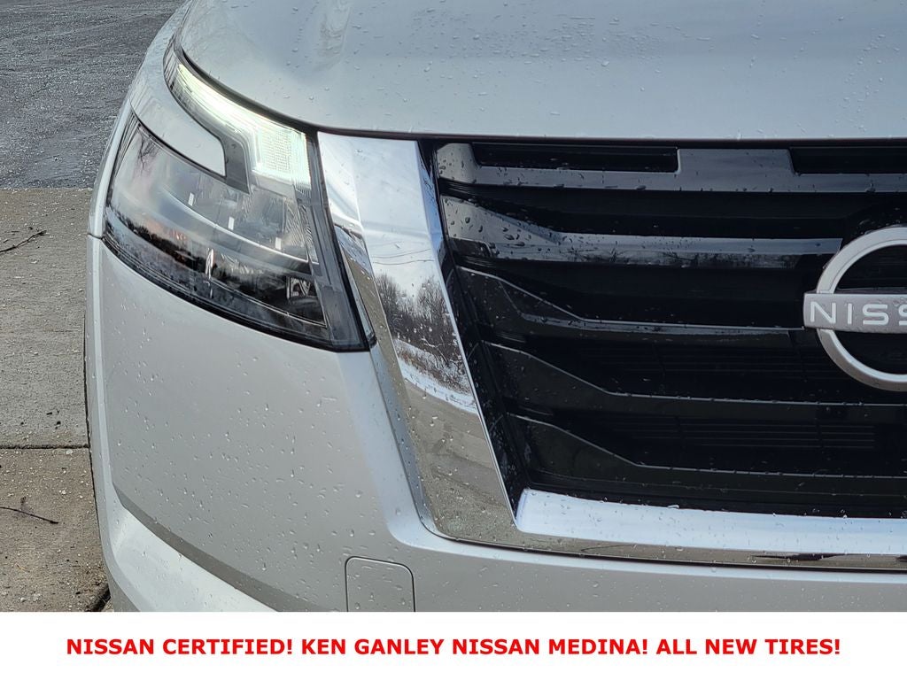 2025 Nissan Pathfinder SV