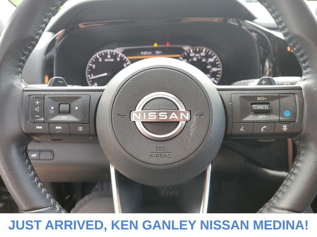 2025 Nissan Pathfinder SV