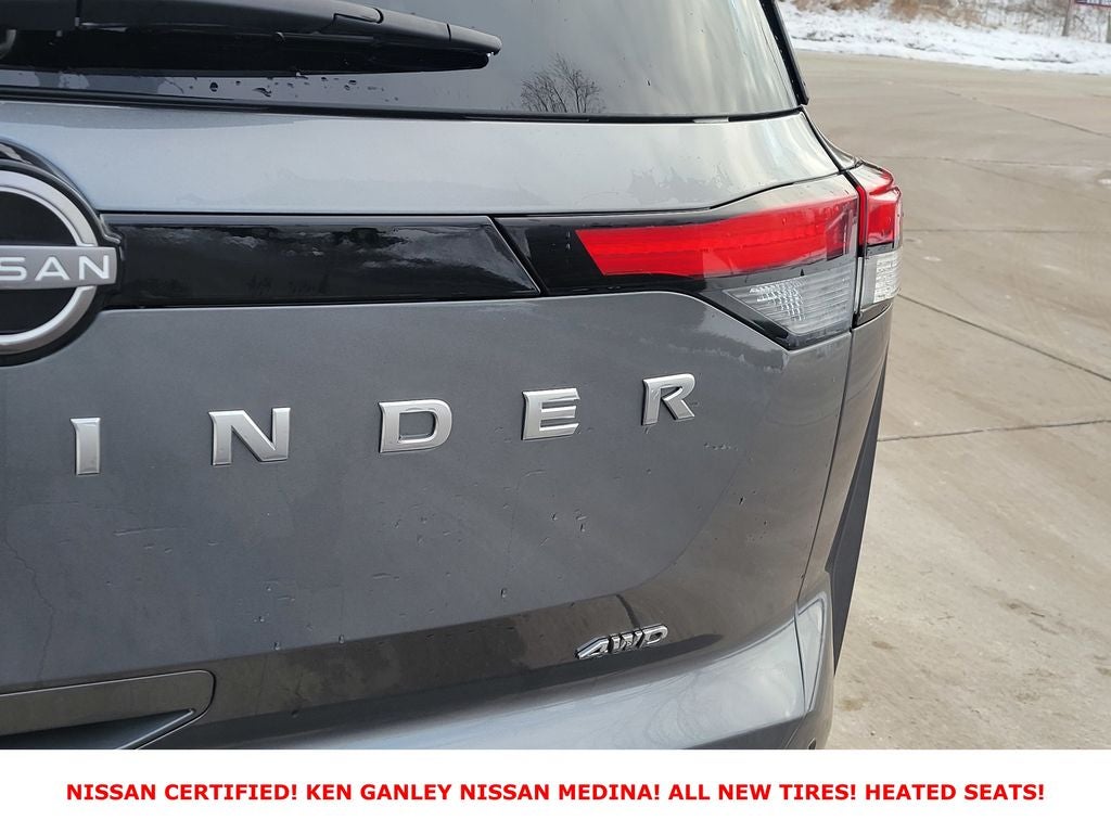 2025 Nissan Pathfinder SV