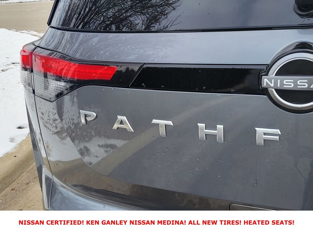 2025 Nissan Pathfinder SV