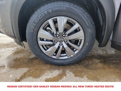 2025 Nissan Pathfinder SV